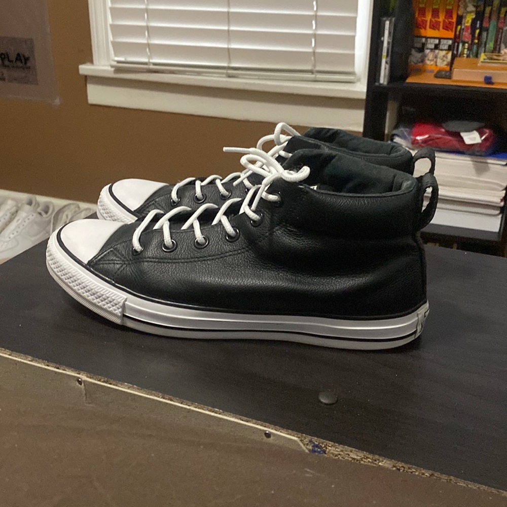 Converse chuck taylors mens size 9